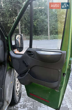 Грузовой фургон Ford Transit 2003 в 