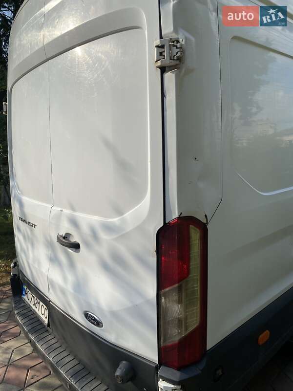 Вантажний фургон Ford Transit 2015 в Луцьку