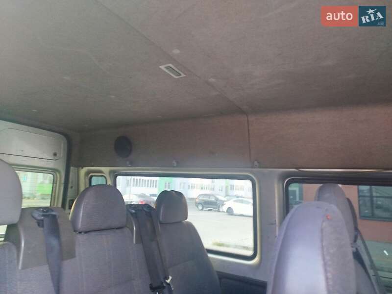 Вантажопасажирський фургон Ford Transit 2005 в Львові