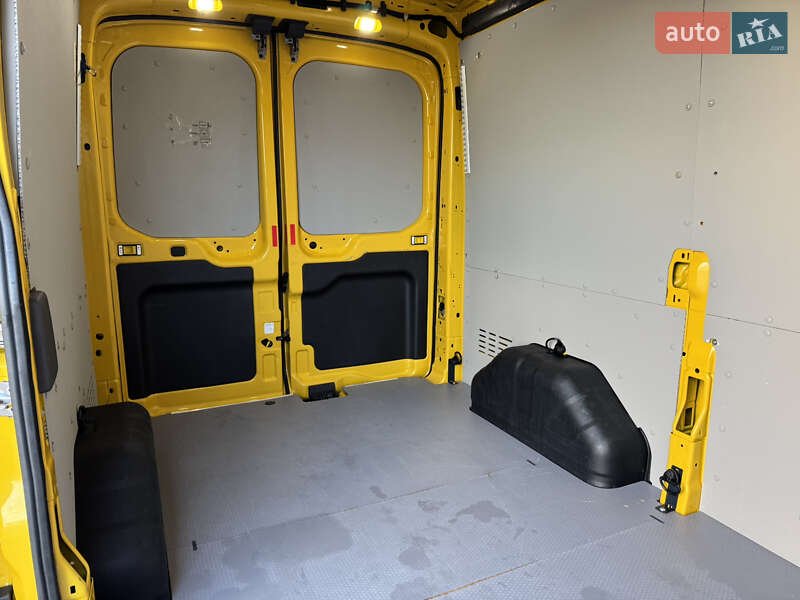 Грузовой фургон Ford Transit 2021 в Ирпене