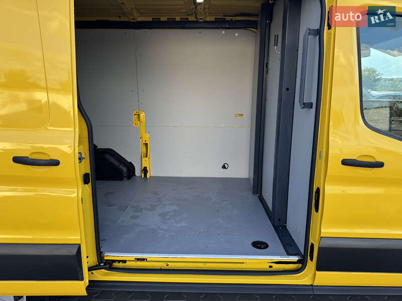 Грузовой фургон Ford Transit 2021 в Ирпене