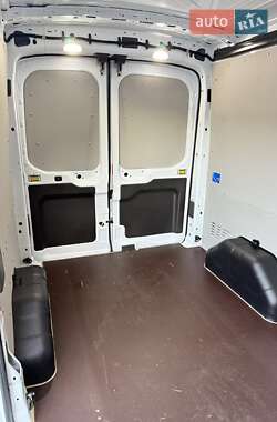 Грузовой фургон Ford Transit 2021 в 