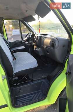 Вантажопасажирський фургон Ford Transit 2005 в 