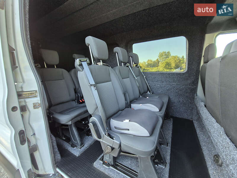 Вантажопасажирський фургон Ford Transit 2017 в Львові
