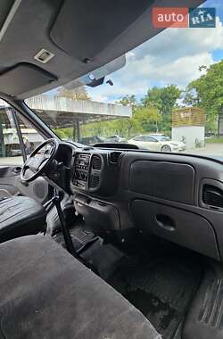 Вантажопасажирський фургон Ford Transit 2002 в 