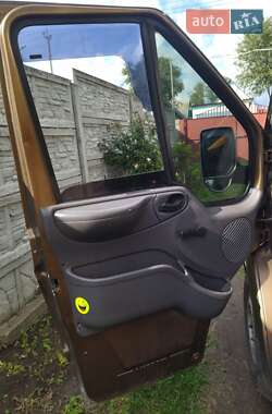 Вантажний фургон Ford Transit 2001 в 