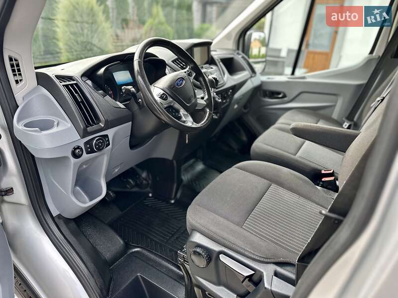 Вантажний фургон Ford Transit 2019 в Дубні