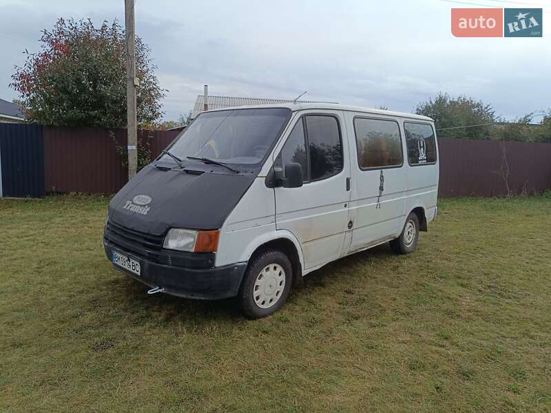 Вантажопасажирський фургон Ford Transit 1986 в Ромнах