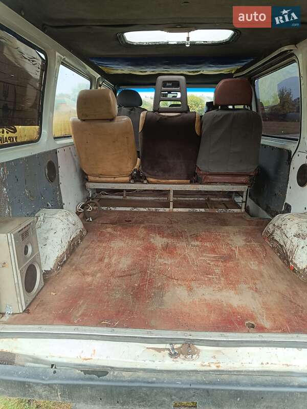 Вантажопасажирський фургон Ford Transit 1986 в Ромнах