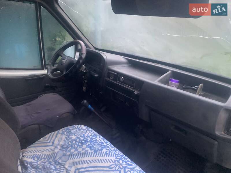 Вантажний фургон Ford Transit 1993 в Сараті