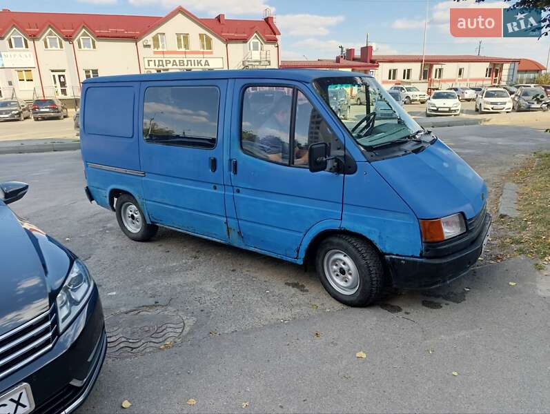 Грузопассажирский фургон Ford Transit 1988 в 
