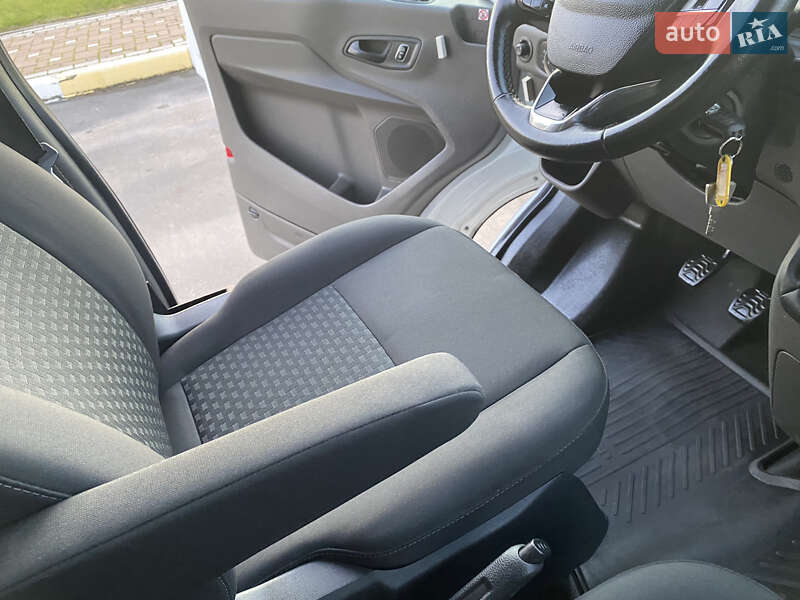 Вантажний фургон Ford Transit 2020 в Ірпені