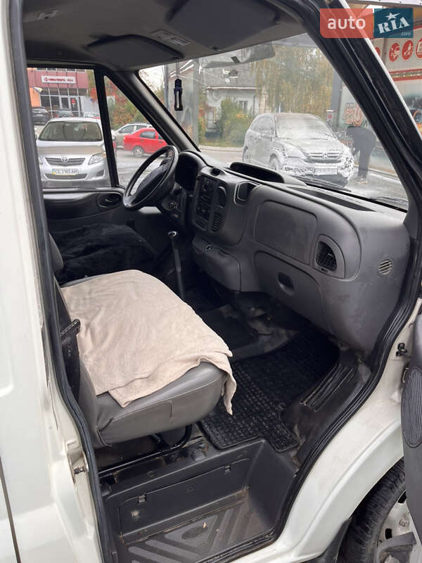 Вантажний фургон Ford Transit 2004 в Чернівцях фото 9 Вантажний фургон Ford Transit 2004 в Чернівцях