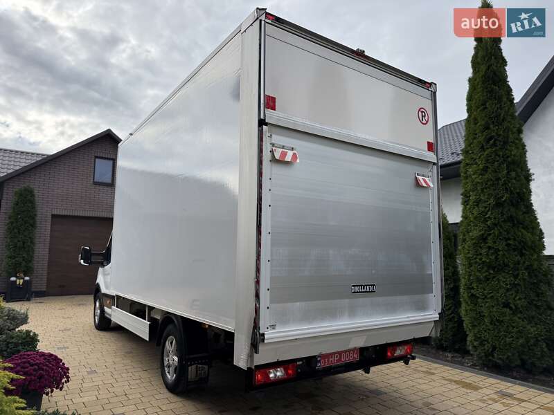 Вантажний фургон Ford Transit 2021 в Радивиліві