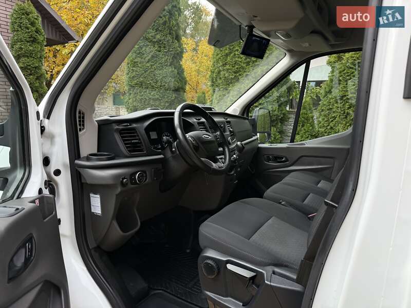 Вантажний фургон Ford Transit 2021 в Радивиліві