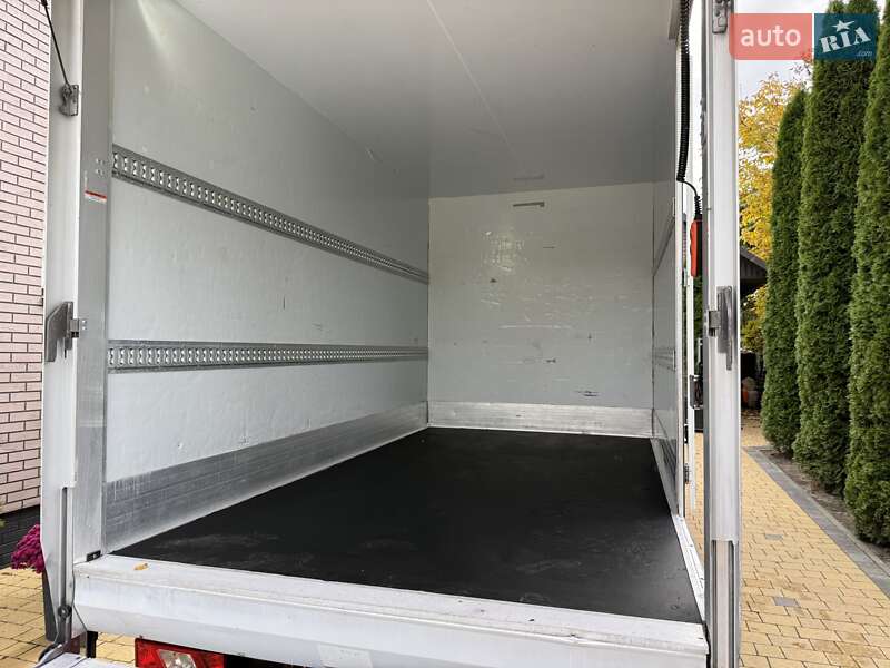 Вантажний фургон Ford Transit 2021 в Радивиліві