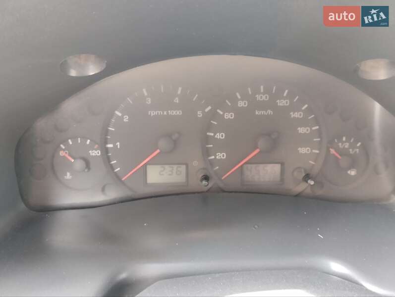 Грузовой фургон Ford Transit 2005 в Никополе