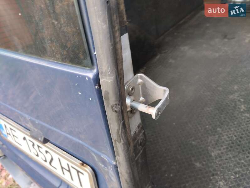 Грузовой фургон Ford Transit 2005 в Никополе