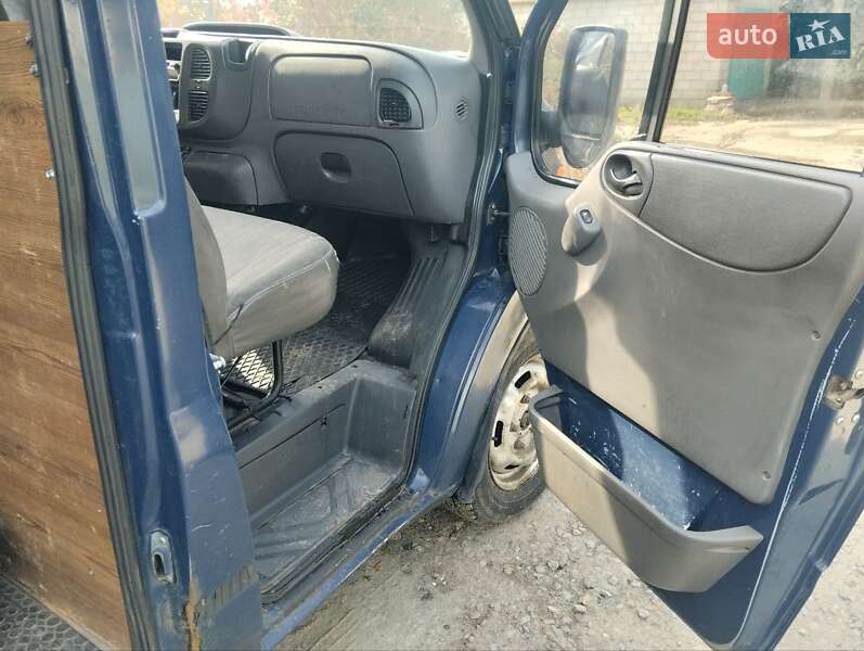 Грузовой фургон Ford Transit 2005 в Никополе
