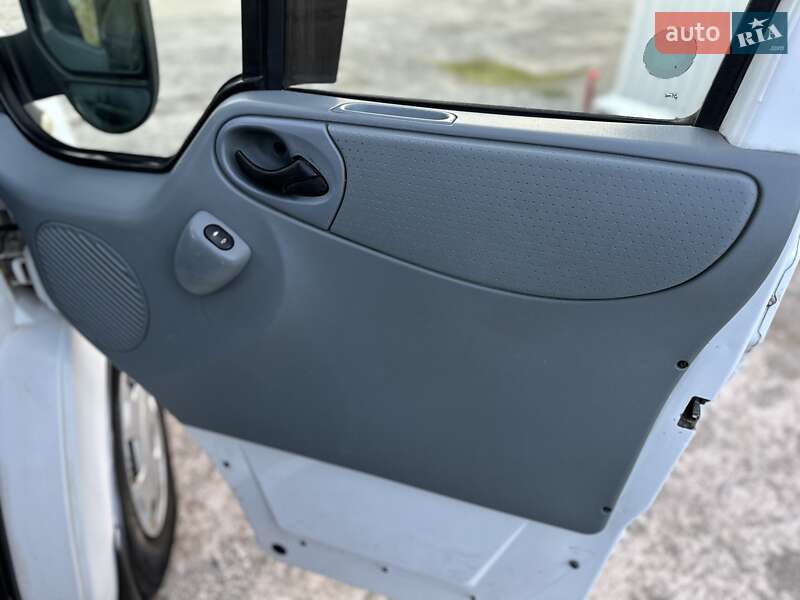 Вантажний фургон Ford Transit 2006 в Калуші