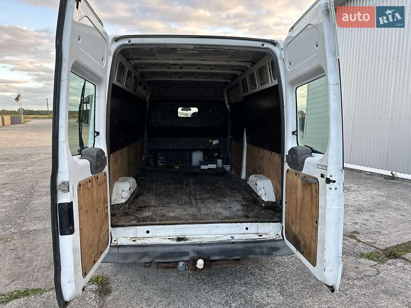 Вантажний фургон Ford Transit 2006 в Калуші