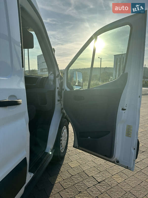 Вантажний фургон Ford Transit 2014 в Іршаві