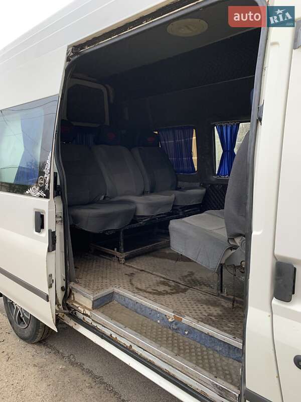 Грузопассажирский фургон Ford Transit 2000 в Николаеве