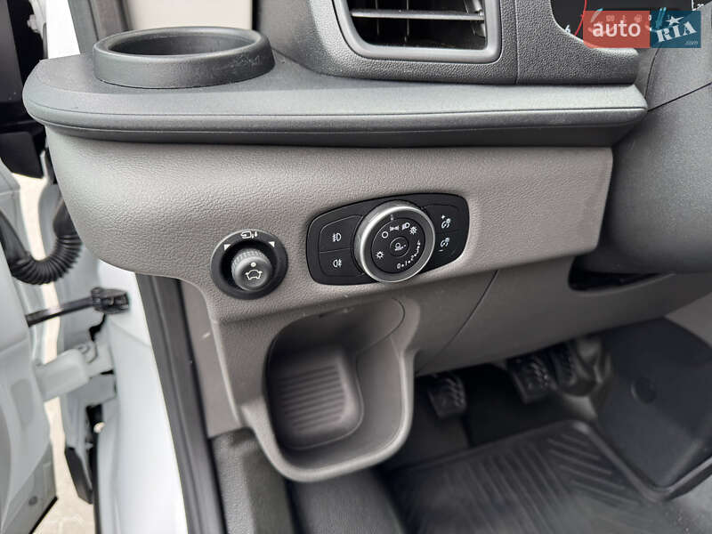 Вантажний фургон Ford Transit 2021 в Ірпені