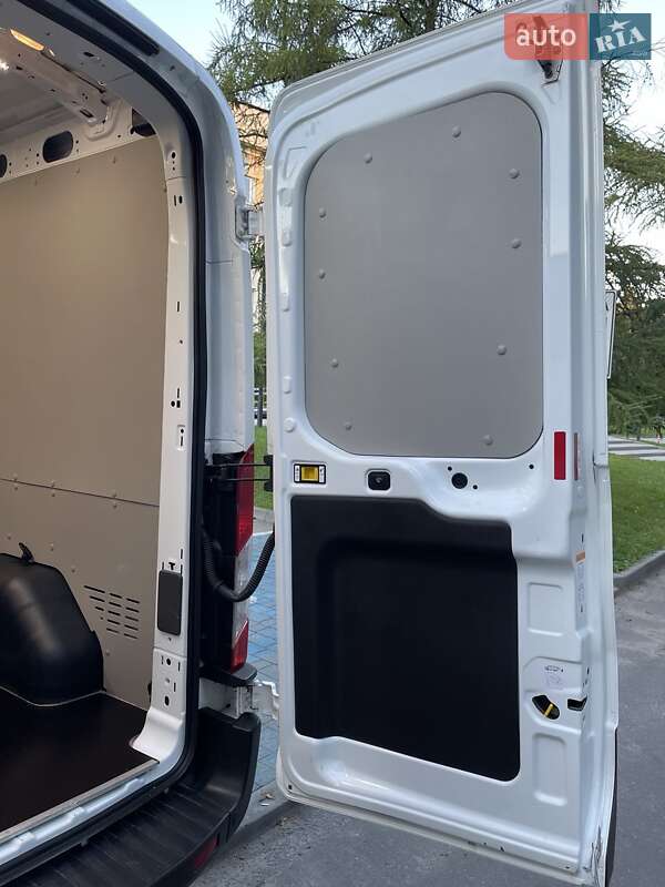 Вантажний фургон Ford Transit 2019 в Львові