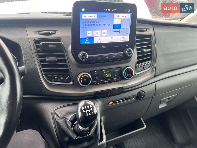 Вантажний фургон Ford Transit 2022 в Бродах