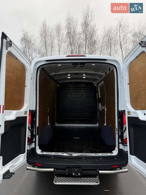 Грузовой фургон Ford Transit 2019 в Ровно