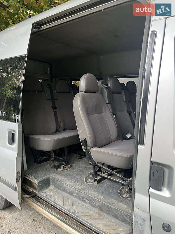 Микроавтобус Ford Transit 2000 в Мукачево