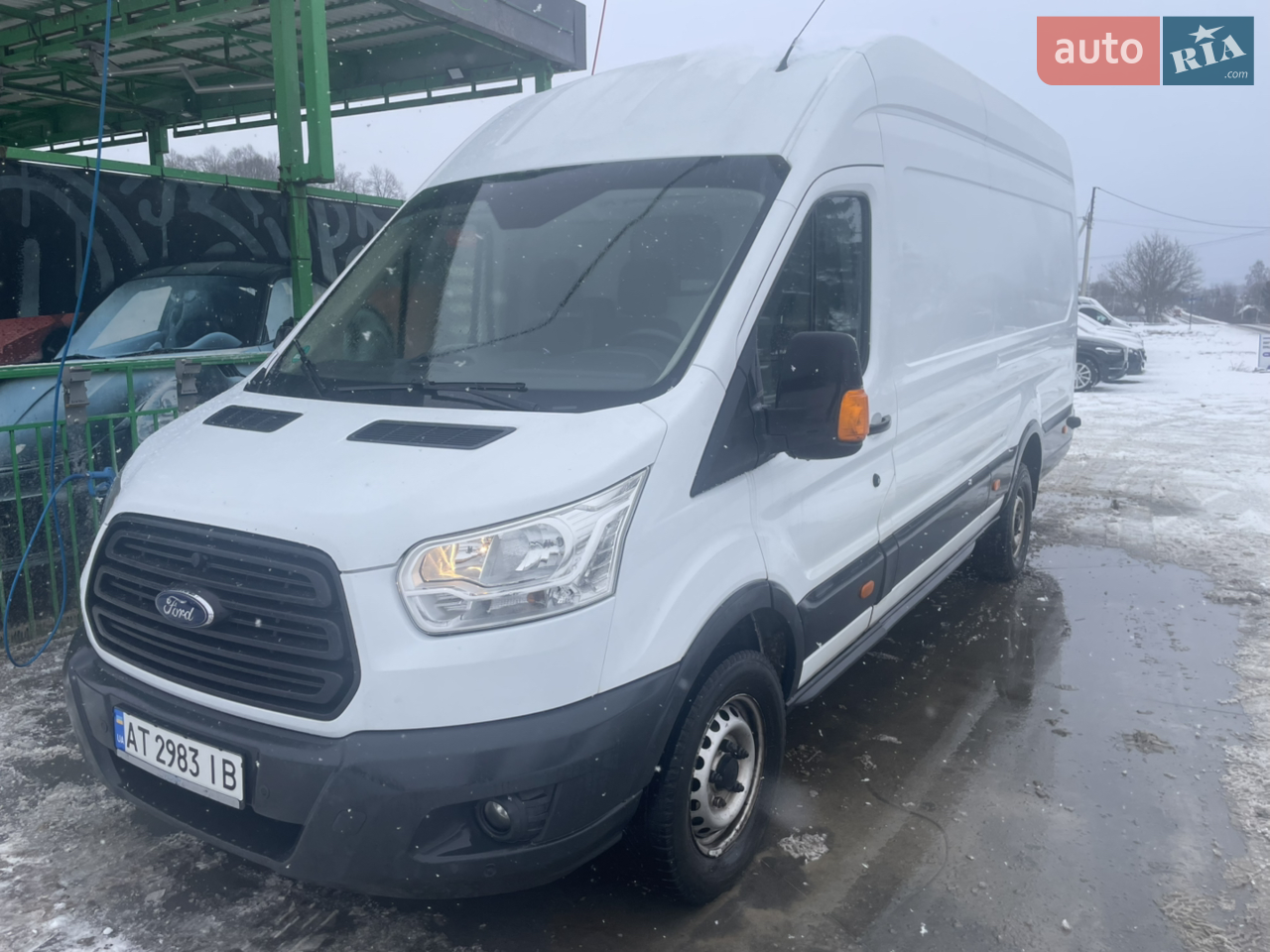 Доброго дня. Особисто сам купляв його в Німеччині, машина у мене вже 8 років. Висвітлює 2 власники через те що тоді реєстрував на товариша. На панелі приладів є 295 тис але при розмитненні я 30 тис скрутив, треба було для розмитнення, так що маєм +~320тис
По кузову є подряпина ( на фото)
По технічній частині потрібно поміняти свічки накалу, я купив 4 шт Bosch, але ще не поміняв. Заводить добре але поміняти треба.
Кого цікавить то будь ласка телефонуйте, розкажу все як є)