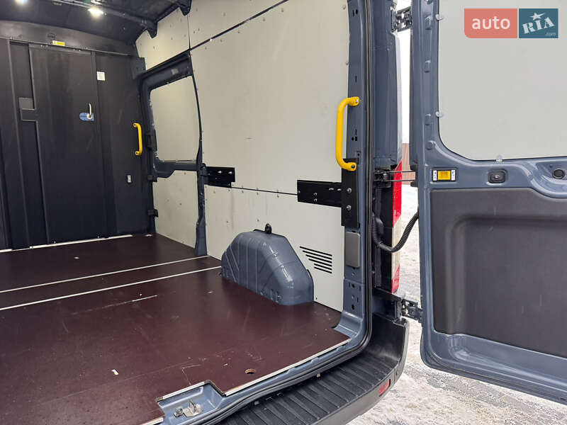 Грузовой фургон Ford Transit 2021 в Ирпене