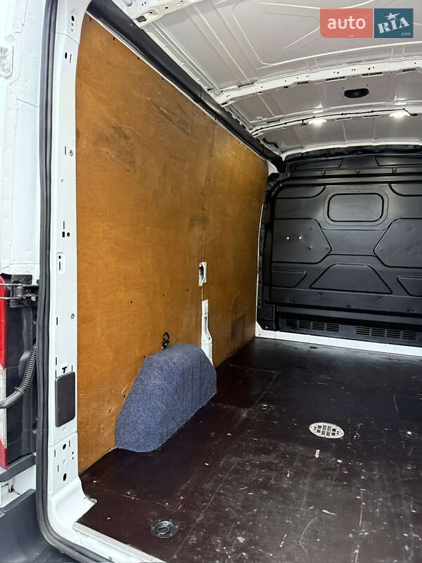 Вантажний фургон Ford Transit 2019 в Рівному