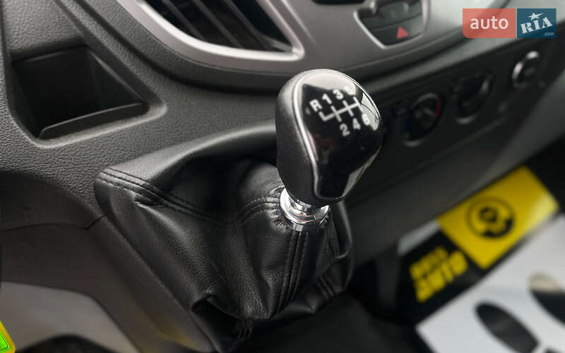 Вантажний фургон Ford Transit 2019 в Мукачевому