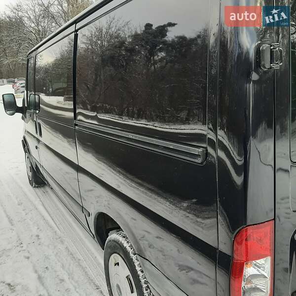 Вантажопасажирський фургон Ford Transit 2011 в Полтаві
