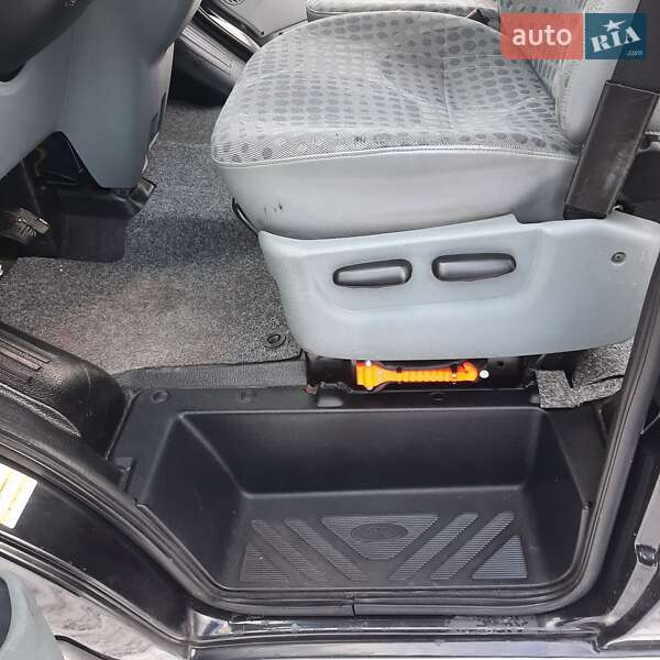 Вантажопасажирський фургон Ford Transit 2011 в Полтаві