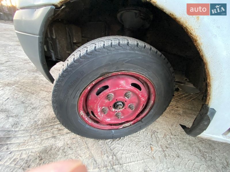 Грузопассажирский фургон Ford Transit 2006 в Ирпене