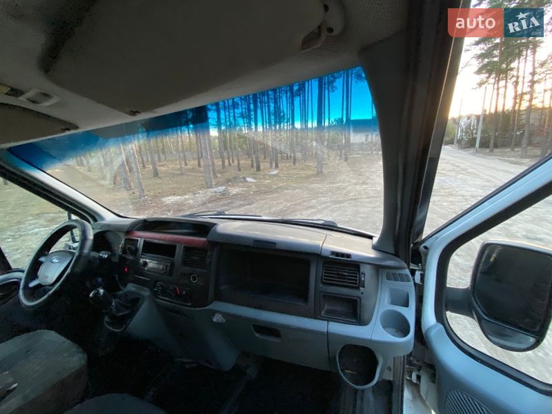 Грузопассажирский фургон Ford Transit 2006 в Ирпене