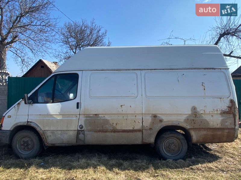 Грузовой фургон Ford Transit 1989 в Александрие