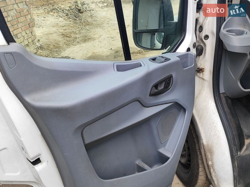 Вантажний фургон Ford Transit 2016 в Києві