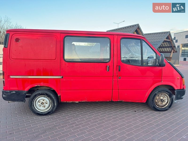 Грузопассажирский фургон Ford Transit 1999 в Сарнах
