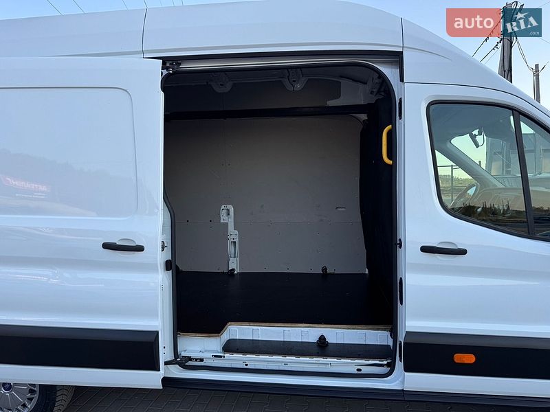 Грузовой фургон Ford Transit 2023 в Ирпене