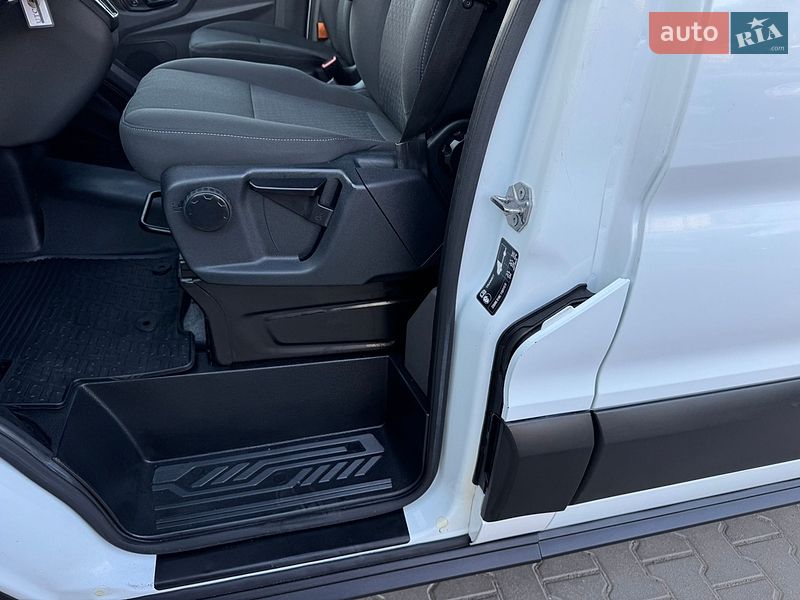 Грузовой фургон Ford Transit 2023 в Ирпене