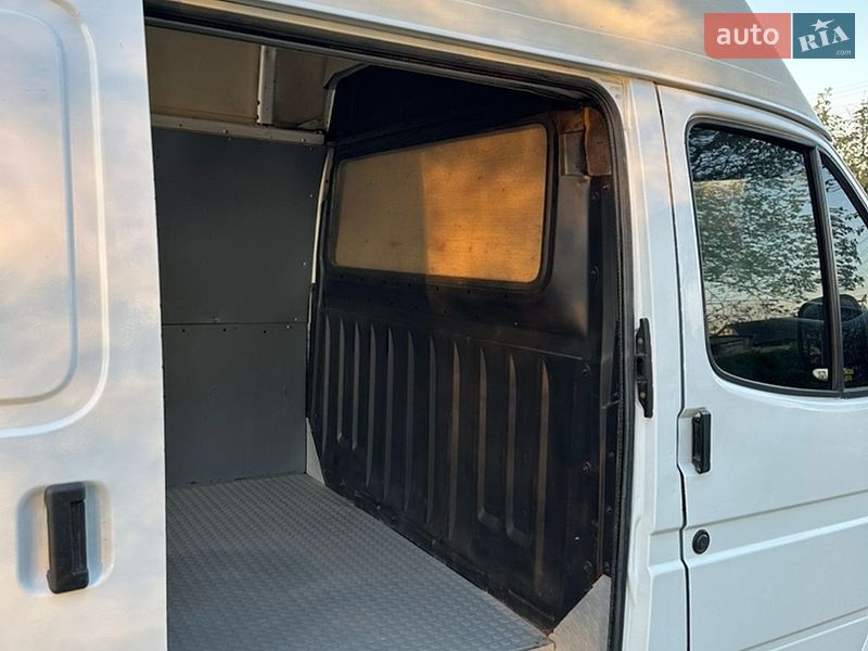 Вантажний фургон Ford Transit 1998 в Тульчині