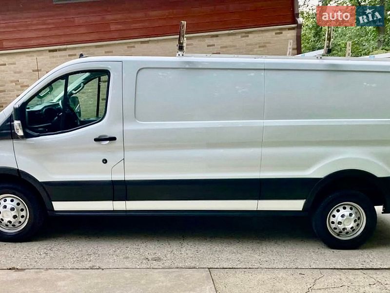 Вантажний фургон Ford Transit 2022 в Тернополі