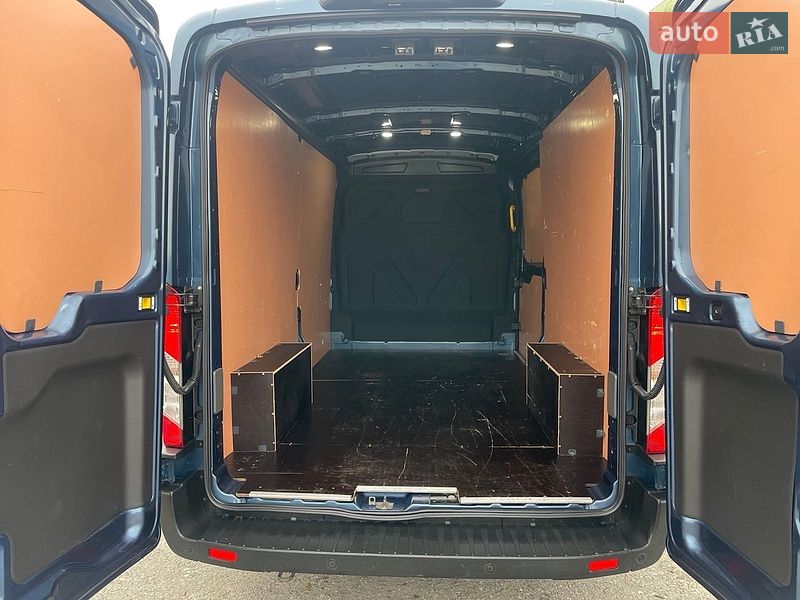 Вантажний фургон Ford Transit 2021 в Дубні