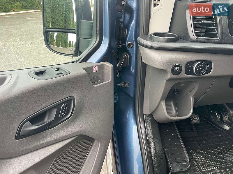 Вантажний фургон Ford Transit 2021 в Дубні