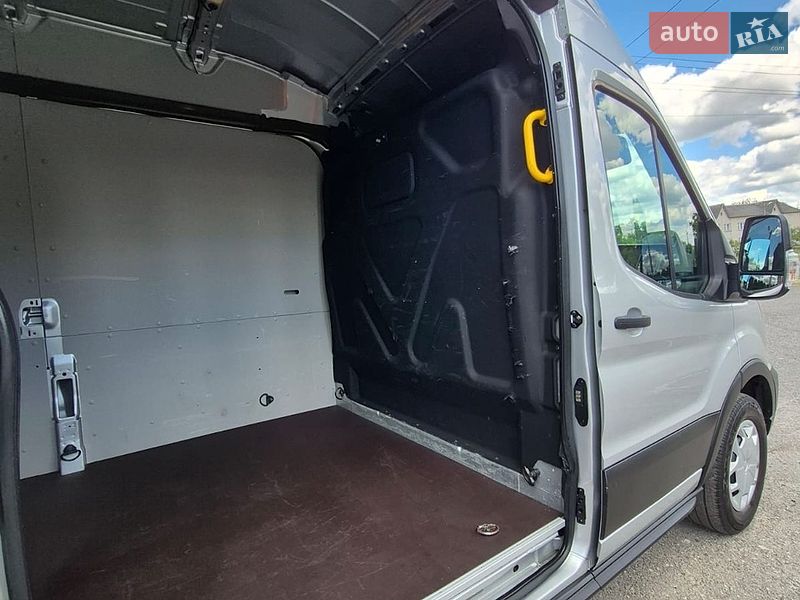 Вантажний фургон Ford Transit 2021 в Дубні